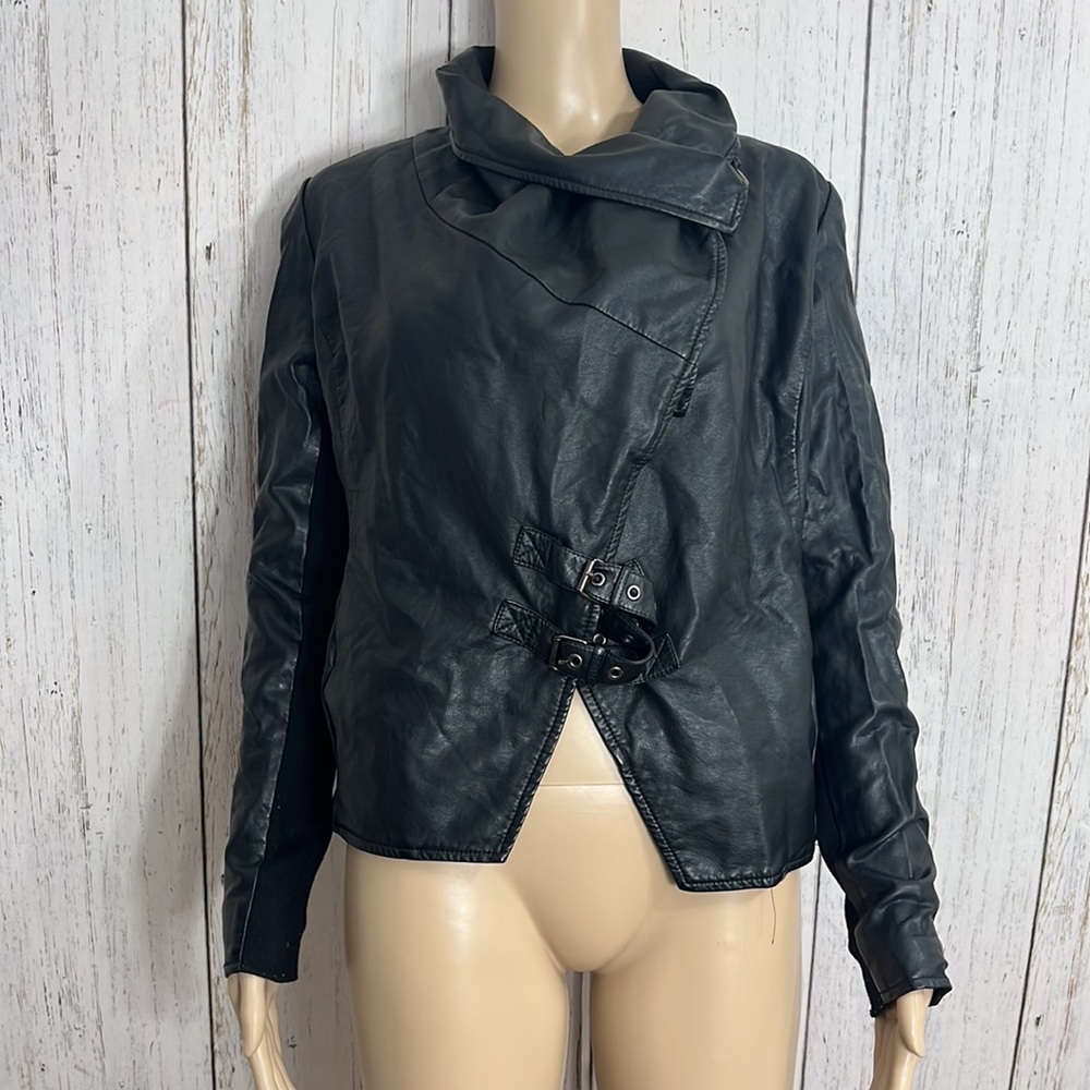 Thread & Supply Vegan Black leather Moto Jacket Size Small